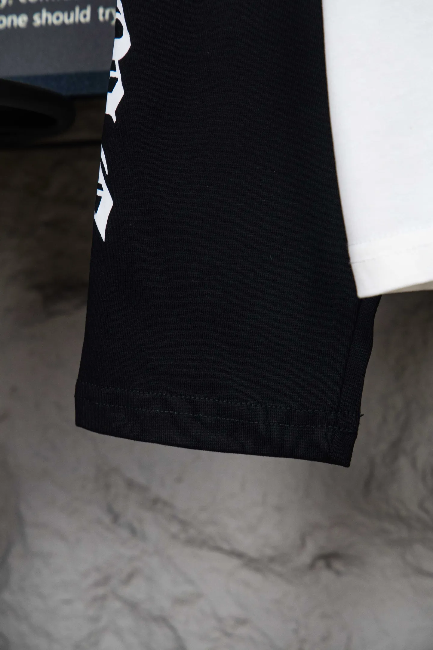 P170 Chrome Hearts/Chrome Hearts 23ss Sanskrit horseshoe splicing print popular long-sleeved T-shirt 260g 85 pure cotton double yarn, skin-friendly, comfortable, soft and breathable. Matching threads, long-lasting washing without deformation. Color: white and black, white and blue -Size: S M L XL